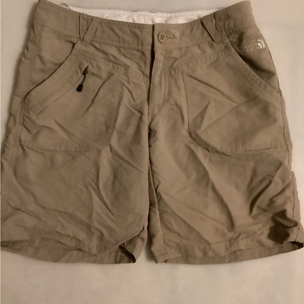 The North Face Shorts Women’s Size 10 Inseam 9” Khaki Hiking Active Outdoor